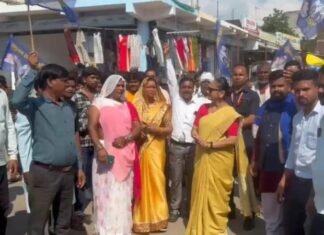 रामबाई पर कथित आपत्तिजनक टिप्पणी का विरोध, समर्थकों ने जलाया लखन पटेल का पुतला