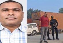 वाराणसी में नक्सली कमांडर का एनकाउंटर, डिप्टी SP की जैकेट पर लगी गोली, बाल-बाल बचे