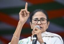 उपचुनाव से पहले ममता बनर्जी की पार्टी में संकट, चुनाव चिह्न को लेकर आमने-सामने गुट News Desk