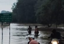 मैहर में उफान पर नदियां, बेला-गोविंदगढ़ मार्ग बंद; बीच नदी में फंसा ट्रक, तीन लोगों का सुरक्षित रेस्क्यू News Desk
