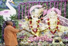 श्रीकृष्ण जन्मभूमि पहुंचे सीएम योगी, गो पूजन कर मनाई जन्माष्टमी News Desk