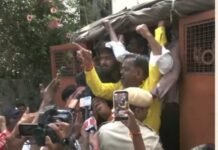 विधानसभा से पुलिस स्टेशन तक हंगामा, गिरफ्तार MLC के समर्थन में BRS का प्रदर्शन News Desk