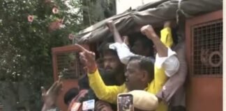 विधानसभा से पुलिस स्टेशन तक हंगामा, गिरफ्तार MLC के समर्थन में BRS का प्रदर्शन News Desk