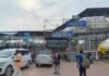 Mathura: मथुरा जंक्शन गेट पर ई-रिक्शा का कब्जा, बिना परमिट वाहनों के संचालन और कमीशनखोरी के आरोप