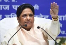 अखिलेश के पीडीए रथ पर मायावती का हमला, भगवा रंग को लेकर साधा निशाना