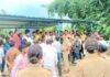 Mirzapur: 15 साल से सड़क बदहाल, ग्रामीणों का धरना, 5 लोग आमरण अनशन पर बैठे