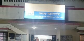 ठूठीबारी में 25 शीशी नेपाली शराब के साथ तस्कर गिरफ्तार:पुलिस ने 7.5 लीटर शराब बरामद किया, आरोपी को भेजा जेल ठूठीबारी में 25 शीशी नेपाली शराब के साथ तस्कर गिरफ्तार:पुलिस ने 7.5 लीटर शराब बरामद किया, आरोपी को भेजा जेल
