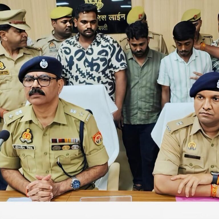 ATM बदलकर ठगी करने वाले अंतरराज्यीय गैंग के 4 गिरफ्तार:बस्ती में मदद के बहाने कार्ड और PIN लेकर खाते से निकालते थे रुपए