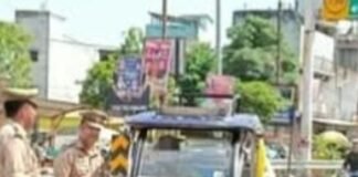 महराजगंज में नाबालिग ई-रिक्शा चालकों पर कार्रवाई:कई ई-रिक्शा सीज, नियम तोड़ने वालों के चालान भी काटे महराजगंज में नाबालिग ई-रिक्शा चालकों पर कार्रवाई:कई ई-रिक्शा सीज, नियम तोड़ने वालों के चालान भी काटे