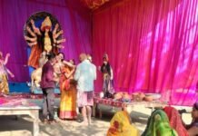 बस्ती में पुलिस की सख्ती से शराब माफियाओं में दहशत:नशा कारोबारियों में मायूसी, दशहरा-दुर्गा पूजा पर मीट-मुर्गा दुकानें बंद बस्ती में पुलिस की सख्ती से शराब माफियाओं में दहशत:नशा कारोबारियों में मायूसी, दशहरा-दुर्गा पूजा पर मीट-मुर्गा दुकानें बंद