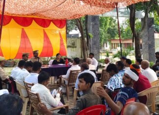 दशहरा शांतिपूर्ण मनाने के लिए बैठक, DJ संचालकों को निर्देश:पैकोलिया थाने में पीस कमेटी की बैठक में दुर्गा प्रतिमा आयोजकों से भी चर्चा दशहरा शांतिपूर्ण मनाने के लिए बैठक, DJ संचालकों को निर्देश:पैकोलिया थाने में पीस कमेटी की बैठक में दुर्गा प्रतिमा आयोजकों से भी चर्चा