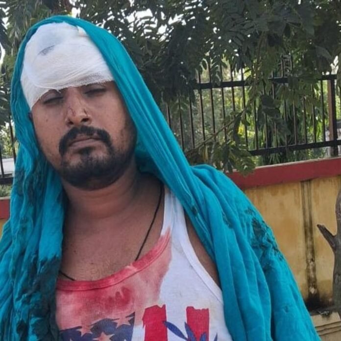 पैसे के लेनदेन को लेकर युवक पर धारदार हथियार से:युवक गंभीर घायल, पिता-पुत्र सहित 3 लोगों के खिलाफ रिसिया थाने में शिकायत दर्ज