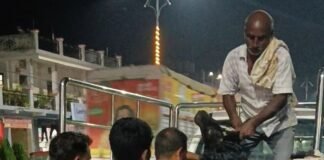 महराजगंज में घायल बछड़े को अध्यक्ष ने बचाया:सड़क पर तड़प रहा था, पुष्पलता मंगल ने गौशाला भिजवाया