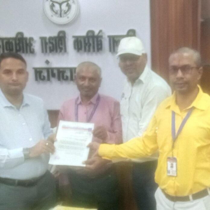 मानवाधिकार संगठन ने डीएम-बीएसए को सौंपा पत्रक:नशामुक्ति अभियान में सहयोग मांगा, लोगों को मानवाधिकारों के प्रति जागरूक करेगा संगठन