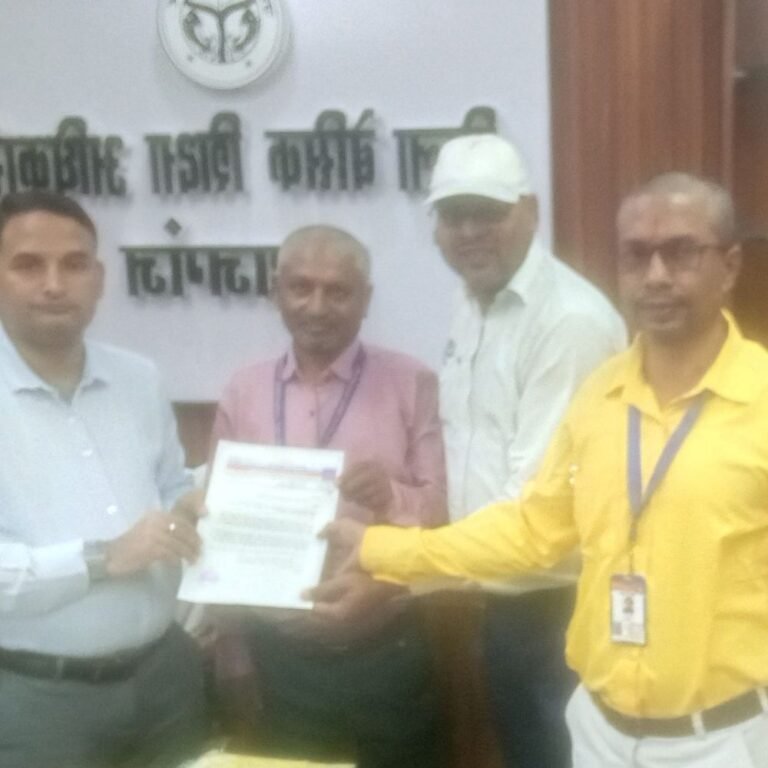 मानवाधिकार संगठन ने डीएम-बीएसए को सौंपा पत्रक:नशामुक्ति अभियान में सहयोग मांगा, लोगों को मानवाधिकारों के प्रति जागरूक करेगा संगठन
