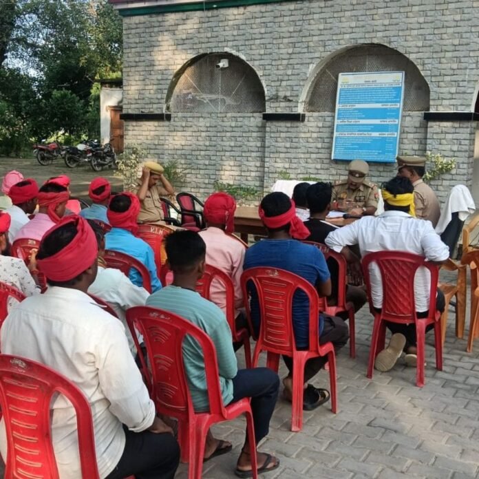 सोनहा पुलिस ने त्योहारों पर ग्राम प्रहरियों संग की बैठक:दुर्गा पूजा, दशहरा और दीपावली को लेकर अलर्ट रहने के निर्देश