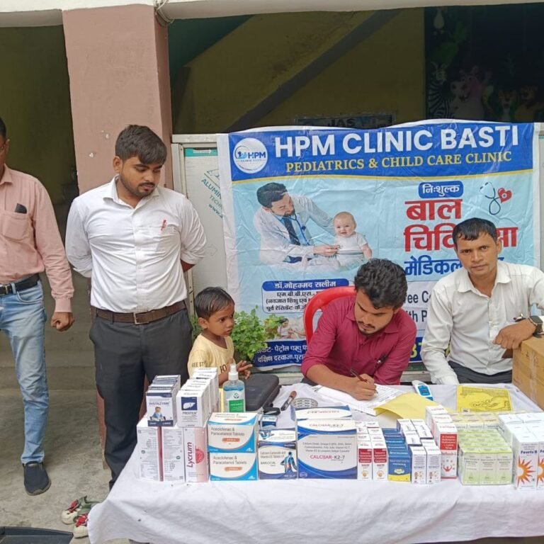JAS एजुकेशन अकैडमी में 150 बच्चों का हुआ निःशुल्क स्वास्थ्य:बस्ती में बाल रोग विशेषज्ञ ने दी सलाह और मुफ्त दवाएं