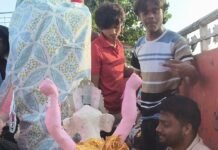 उतरौला में शारदीय नवरात्र की तैयारियां पूरी:बाजारों में रौनक, मंदिरों में विशेष पूजा-अर्चना की तैयारी उतरौला में शारदीय नवरात्र की तैयारियां पूरी:बाजारों में रौनक, मंदिरों में विशेष पूजा-अर्चना की तैयारी