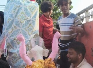 उतरौला में शारदीय नवरात्र की तैयारियां पूरी:बाजारों में रौनक, मंदिरों में विशेष पूजा-अर्चना की तैयारी उतरौला में शारदीय नवरात्र की तैयारियां पूरी:बाजारों में रौनक, मंदिरों में विशेष पूजा-अर्चना की तैयारी