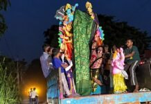 नवरात्र के पहले दिन निकलीं मां दुर्गा की प्रतिमाएं:सिद्धार्थनगर में डीजे की धुन पर नाचते-गाते पंडालों तक पहुंचे श्रद्धालु नवरात्र के पहले दिन निकलीं मां दुर्गा की प्रतिमाएं:सिद्धार्थनगर में डीजे की धुन पर नाचते-गाते पंडालों तक पहुंचे श्रद्धालु