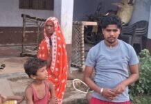 नवजात की मौत स्टाफ नर्स ड्यूटी से हटाई गई:श्रावस्ती में परिजनों का आरोप- इलाज में लापरवाही, डीएम से शिकायत के बाद एक्शन