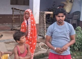 नवजात की मौत स्टाफ नर्स ड्यूटी से हटाई गई:श्रावस्ती में परिजनों का आरोप- इलाज में लापरवाही, डीएम से शिकायत के बाद एक्शन