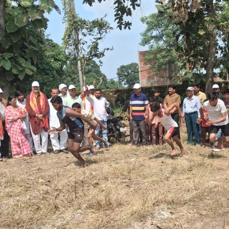 सांसद ने एक दिवसीय खेलकूद समारोह का किया शुभारंभ:रिसिया में कहा- बच्चे मन लगाकर खेलें, परिवार-देश का नाम रोशन करें