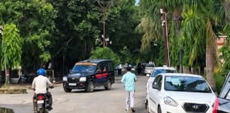 चाचा और चचेरे भाइयों ने युवक को पीटा, सिर फटा:पत्नी से भी मारपीट, पुलिस ने 4 लोगों पर केस दर्ज किया चाचा और चचेरे भाइयों ने युवक को पीटा, सिर फटा:पत्नी से भी मारपीट, पुलिस ने 4 लोगों पर केस दर्ज किया