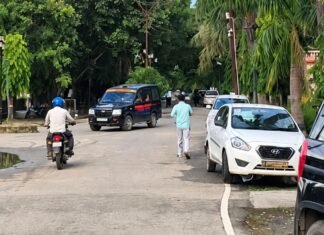 चाचा और चचेरे भाइयों ने युवक को पीटा, सिर फटा:पत्नी से भी मारपीट, पुलिस ने 4 लोगों पर केस दर्ज किया चाचा और चचेरे भाइयों ने युवक को पीटा, सिर फटा:पत्नी से भी मारपीट, पुलिस ने 4 लोगों पर केस दर्ज किया
