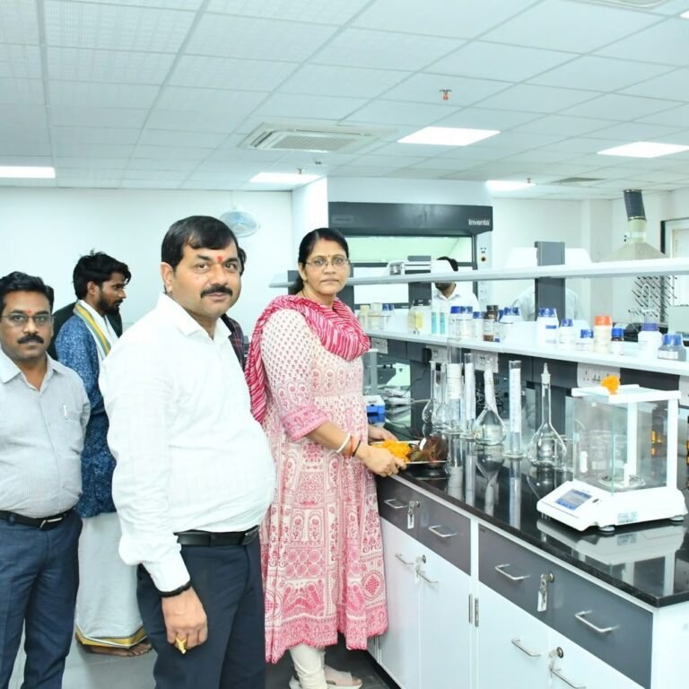 बस्ती की लैब में खाद्य और दवाओं की जांच शुरू:20 करोड़ रुपये से अधिक की लागत से बनी प्रयोगशाला में तीन जिलों के नमूनों की होगी जांच