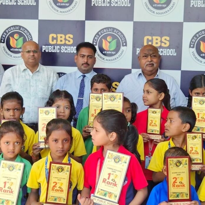 सिसवा में अभिभावकों के साथ शिक्षकों ने साझा की उपलब्धियां:निजी स्कूल में पीटीएम का आयोजन, अर्धवार्षिक परीक्षा के मेधावी बच्चे सम्मानित