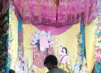 लेहरा में दुर्गा पूजा समिति ने जागरण कराया:देवी गीतों पर झूमे श्रद्धालु, देर रात तक चला भक्तिमय आयोजन लेहरा में दुर्गा पूजा समिति ने जागरण कराया:देवी गीतों पर झूमे श्रद्धालु, देर रात तक चला भक्तिमय आयोजन