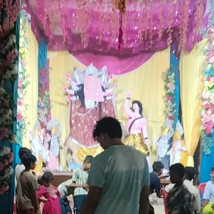 लेहरा में दुर्गा पूजा समिति ने जागरण कराया:देवी गीतों पर झूमे श्रद्धालु, देर रात तक चला भक्तिमय आयोजन