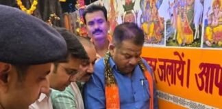 गालापुर वटवासिनी धाम में दीपोत्सव, अधिकारी-जनप्रतिनिधि पहुंचे:शारदीय नवरात्र पर देर रात तक गूंजे जयकारे, मंदिर परिसर दीपों से जगमगाया गालापुर वटवासिनी धाम में दीपोत्सव, अधिकारी-जनप्रतिनिधि पहुंचे:शारदीय नवरात्र पर देर रात तक गूंजे जयकारे, मंदिर परिसर दीपों से जगमगाया