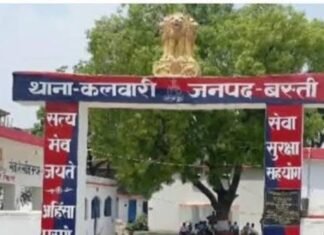 पैसे निकालने गए युवक के खाते से 30 हजार गायब:बस्ती में दो अज्ञात लोगों ने मदद के बहाने कार्ड बदला, केस दर्ज पैसे निकालने गए युवक के खाते से 30 हजार गायब:बस्ती में दो अज्ञात लोगों ने मदद के बहाने कार्ड बदला, केस दर्ज