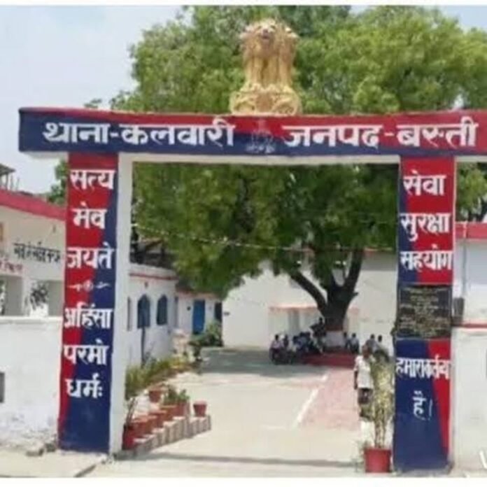 07bcad76-8bc1-4a7a-a875-b4a09a208747_1792035199848.jpg पैसे निकालने गए युवक के खाते से 30 हजार गायब:बस्ती में दो अज्ञात लोगों ने मदद के बहाने कार्ड बदला, केस दर्ज