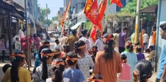 नवाबगंज में दुर्गा पूजा महोत्सव पर निकली कलश यात्रा:नवदुर्गा पूजा समिति अध्यक्ष सुंदरलाल गुप्ता के नेतृत्व में काली मंदिर से शुरू हुई यात्रा नवाबगंज में दुर्गा पूजा महोत्सव पर निकली कलश यात्रा:नवदुर्गा पूजा समिति अध्यक्ष सुंदरलाल गुप्ता के नेतृत्व में काली मंदिर से शुरू हुई यात्रा