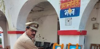 श्रावस्ती पुलिस ने गांधी-शास्त्री जयंती पर दी श्रद्धांजलि:एसपी ने सत्य, अहिंसा और स्वच्छता का संकल्प दिलाया