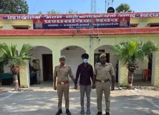 शादी का झांसा देकर शारीरिक संबंध बनाने वाला युवक गिरफ्तार:श्यामदेउरवां पुलिस ने अमवा चौराहा से पकड़ा, केस दर्ज कर आगे की कार्रवाई जारी शादी का झांसा देकर शारीरिक संबंध बनाने वाला युवक गिरफ्तार:श्यामदेउरवां पुलिस ने अमवा चौराहा से पकड़ा, केस दर्ज कर आगे की कार्रवाई जारी