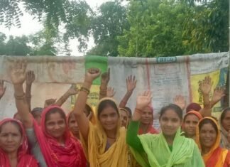 बढ़ियनपुरवा में तेंदुए के शिकार से महिलाओं का फूटा गुस्सा:अंधेरे का फायदा उठाकर मवेशियों का कर रहे शिकार, पकड़ने की मांग