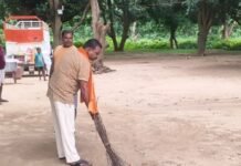 टोडी पुरवा समय माता मंदिर में चला स्वच्छता अभियान:संगठन के कार्यकर्ताओं और नागरिकों ने किया श्रमदान, 'स्वच्छ श्रावस्ती सुंदर श्रावस्ती' का दिया संदेश