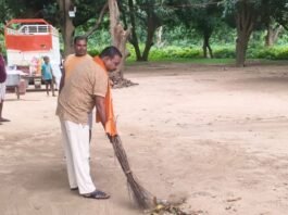 टोडी पुरवा समय माता मंदिर में चला स्वच्छता अभियान:संगठन के कार्यकर्ताओं और नागरिकों ने किया श्रमदान, 'स्वच्छ श्रावस्ती सुंदर श्रावस्ती' का दिया संदेश