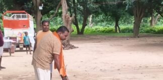 टोडी पुरवा समय माता मंदिर में चला स्वच्छता अभियान:संगठन के कार्यकर्ताओं और नागरिकों ने किया श्रमदान, 'स्वच्छ श्रावस्ती सुंदर श्रावस्ती' का दिया संदेश