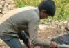 प्रधान ने नहीं सुनी, ग्रामीणों ने खुद ठीक की सड़क:कुर्थिया-कठमोरवा मार्ग पर कीचड़ हटाया, नाली बनाने की मांग प्रधान ने नहीं सुनी, ग्रामीणों ने खुद ठीक की सड़क:कुर्थिया-कठमोरवा मार्ग पर कीचड़ हटाया, नाली बनाने की मांग