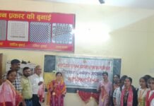 छात्राओं ने शारदीय नवरात्रि पर बेचीं कलात्मक चुनरियां:शिक्षिका के मार्गदर्शन में सीखा मार्केटिंग और उद्यमिता का हुनर छात्राओं ने शारदीय नवरात्रि पर बेचीं कलात्मक चुनरियां:शिक्षिका के मार्गदर्शन में सीखा मार्केटिंग और उद्यमिता का हुनर