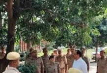 नए एसपी ने हर्रैया थाने का निरीक्षण किया:कानून-व्यवस्था और जनसुनवाई सुधारने के लिए दिए सख्त निर्देश नए एसपी ने हर्रैया थाने का निरीक्षण किया:कानून-व्यवस्था और जनसुनवाई सुधारने के लिए दिए सख्त निर्देश