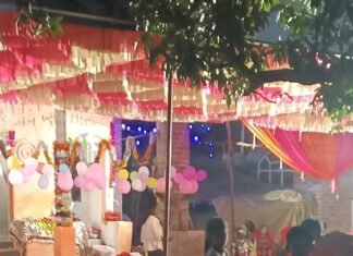 पुरैना क्षेत्र में स्थापित हुईं माता रानी की प्रतिमाएं:श्रद्धालु कर रहे पूजन-अर्चन, सोमवार से शुरू होंगे सांस्कृतिक कार्यक्रम पुरैना क्षेत्र में स्थापित हुईं माता रानी की प्रतिमाएं:श्रद्धालु कर रहे पूजन-अर्चन, सोमवार से शुरू होंगे सांस्कृतिक कार्यक्रम