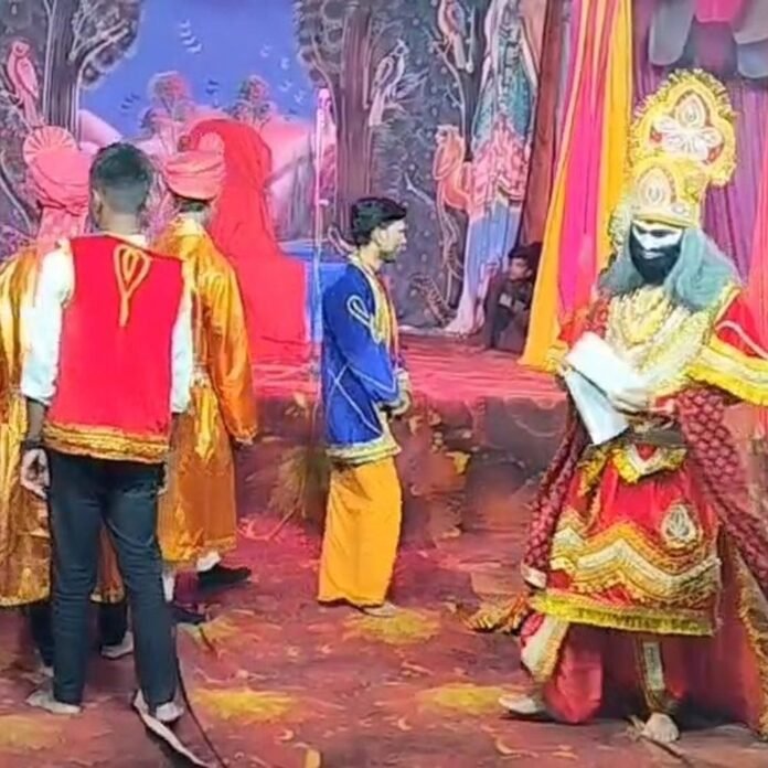 भुजंगा गांव में राम जन्म की लीला का मंचन:शारदीय नवरात्रि पर जय श्रीराम के जयकारों से गूंजा पंडाल