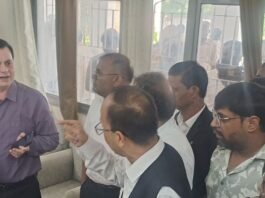 बलरामपुर में ज्ञापन देने पहुंचे वकीलों से नहीं मिले डीएम:ऑनलाइन दाखिल-खारिज के विरोध में एडीएम से बहस, तीनों बार संघों के अध्यक्ष मौजूद रहे