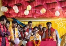 श्रावस्ती में नव दुर्गा पूजा महोत्सव के कार्यकर्ता सम्मानित:समिति ने अंगवस्त्र देकर उनके समर्पण और मेहनत की सराहना की श्रावस्ती में नव दुर्गा पूजा महोत्सव के कार्यकर्ता सम्मानित:समिति ने अंगवस्त्र देकर उनके समर्पण और मेहनत की सराहना की